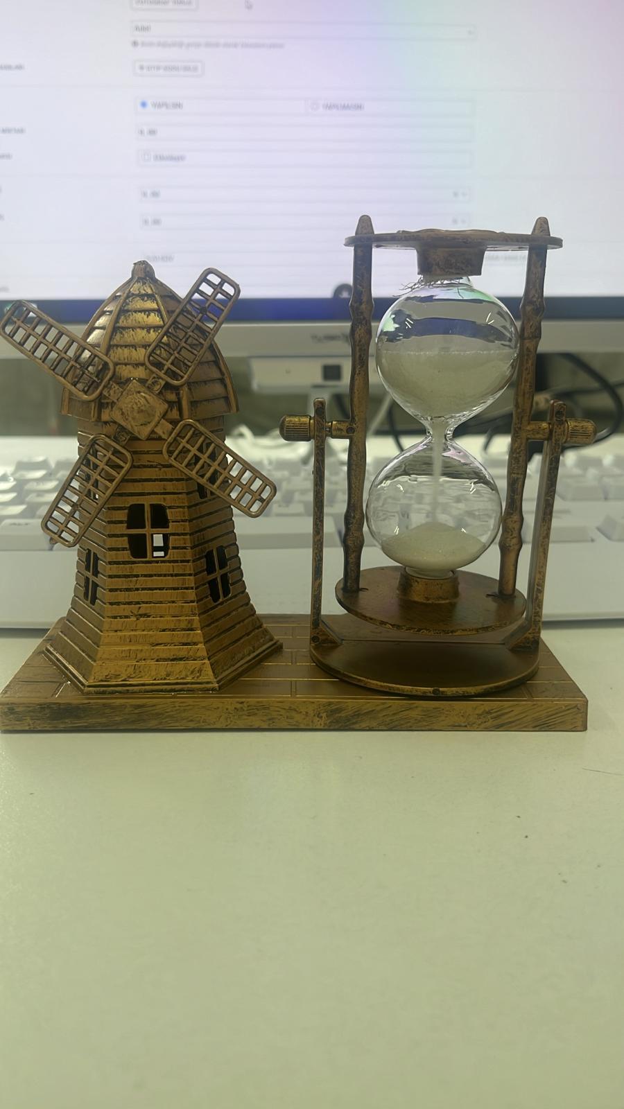 YEL DEĞİRMENİ DESENLİ ALTIN KUM SAATİ