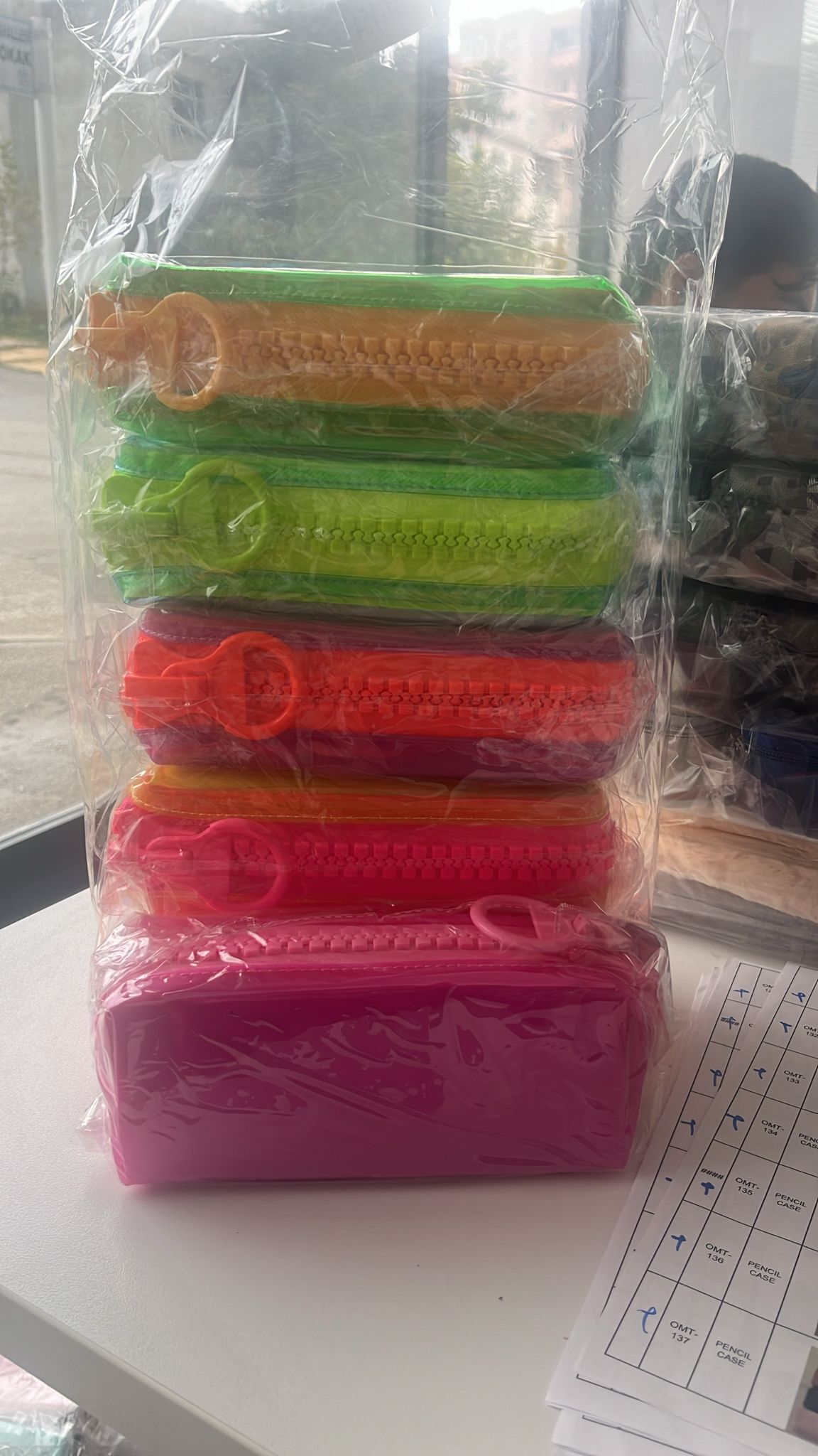 ŞEFFAF KALIN FERMUAR RENKLİ KALEM KUTU