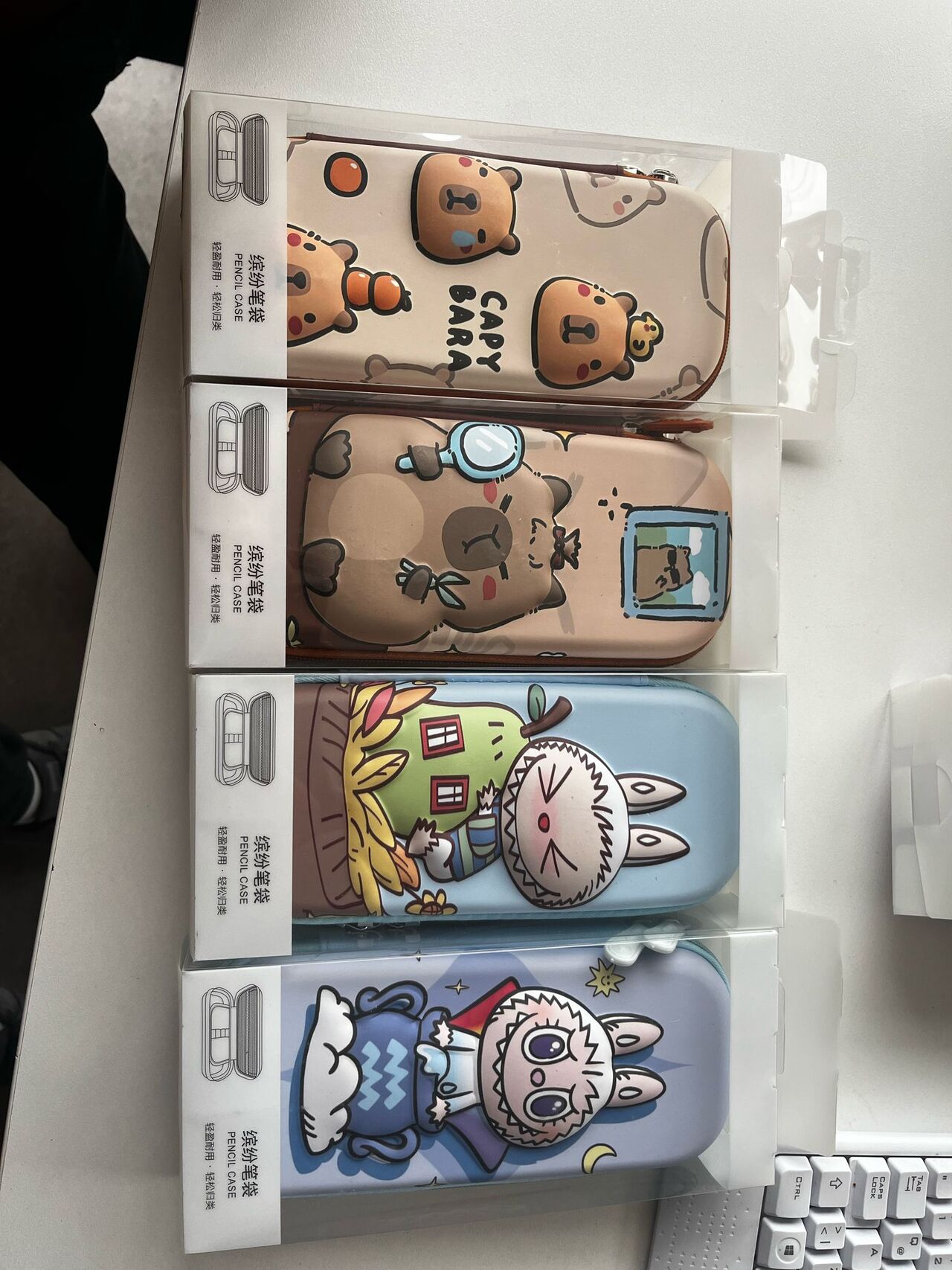 CAPİBARA-LABUBU KABARTMALI KALEM KUTU